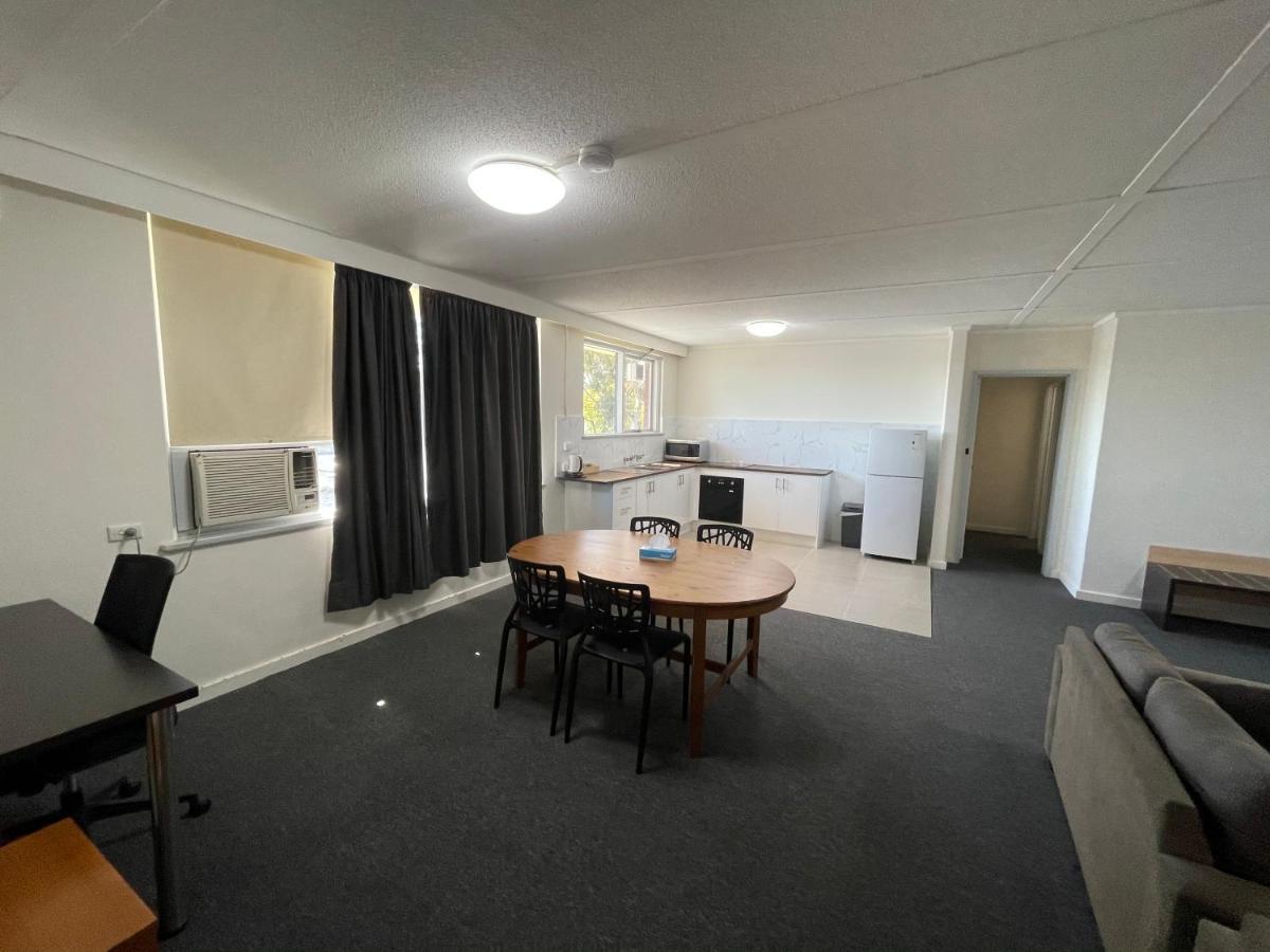 Parkside Inn Motel Мелбърн Екстериор снимка
